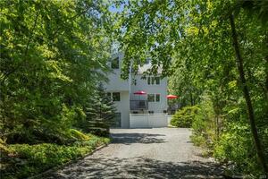 15 Deepwood Road
