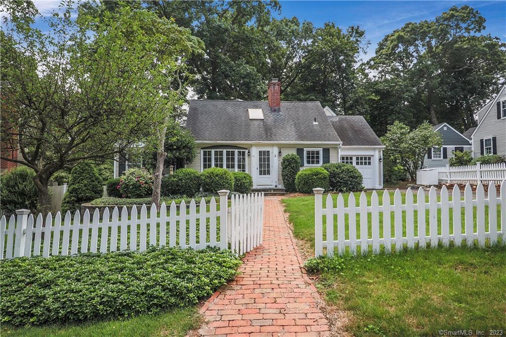 11 Old Stone Road — exterior photo