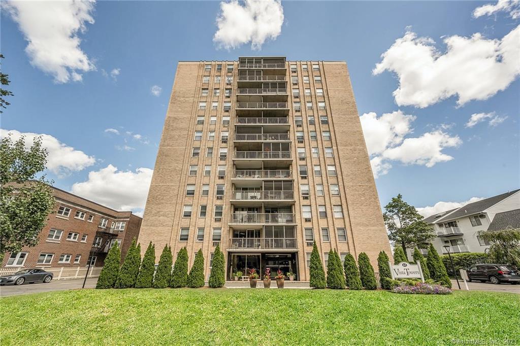 65 Glenbrook Road, Unit 11E — exterior photo