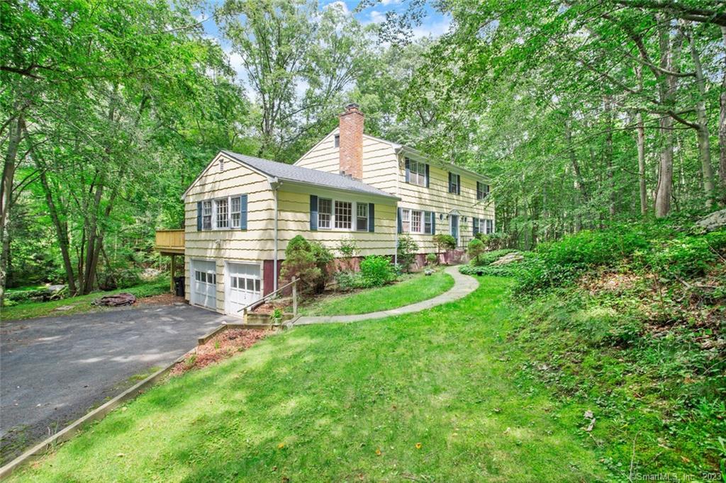 100 Boulder Brook Drive — exterior photo