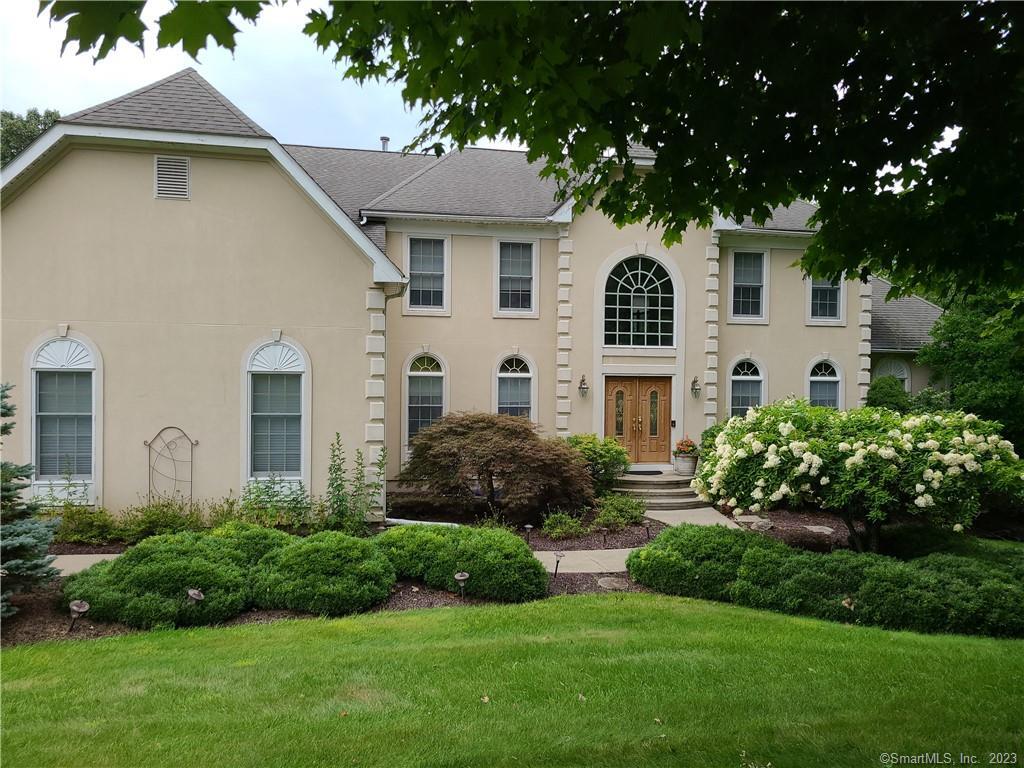 17 Whitewood Road — exterior photo