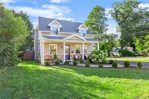 74 Woodbury Avenue