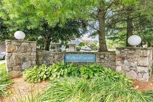 15 Perry Avenue, Unit D13
