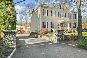 112 Turn Of River Road