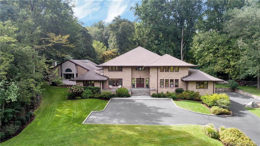 180 Hunting Ridge Road — exterior photo