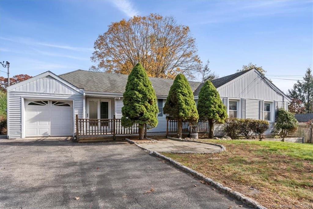 43 Little Hill Drive — exterior photo