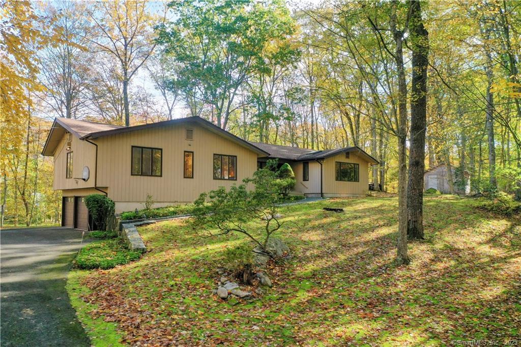 55 Ridge Tree Lane — exterior photo