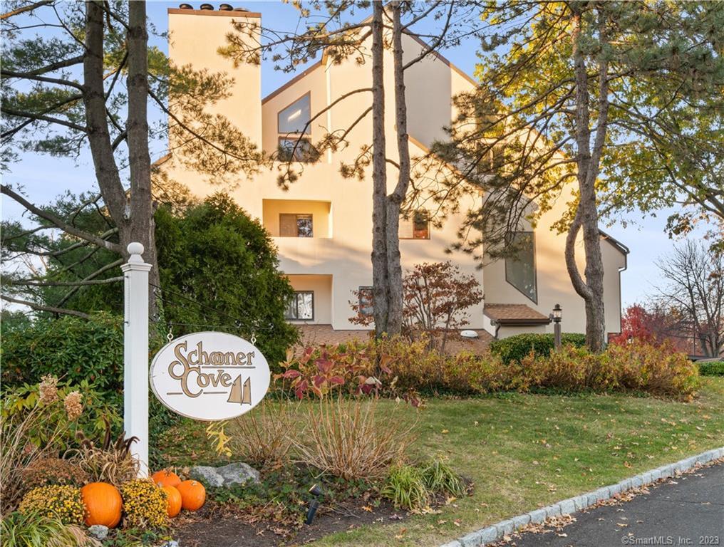 105 Harbor Drive, Unit 135 — exterior photo