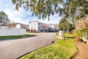 65 Wolfpit Avenue, Unit 4D