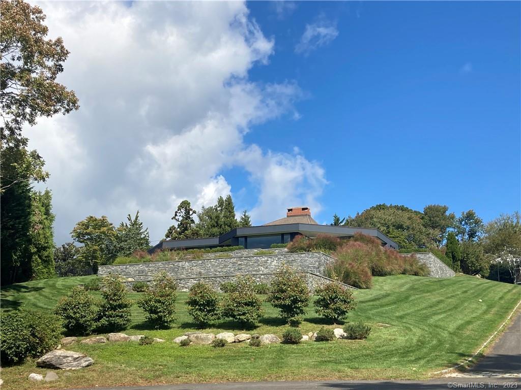 5 Longview Road — exterior photo