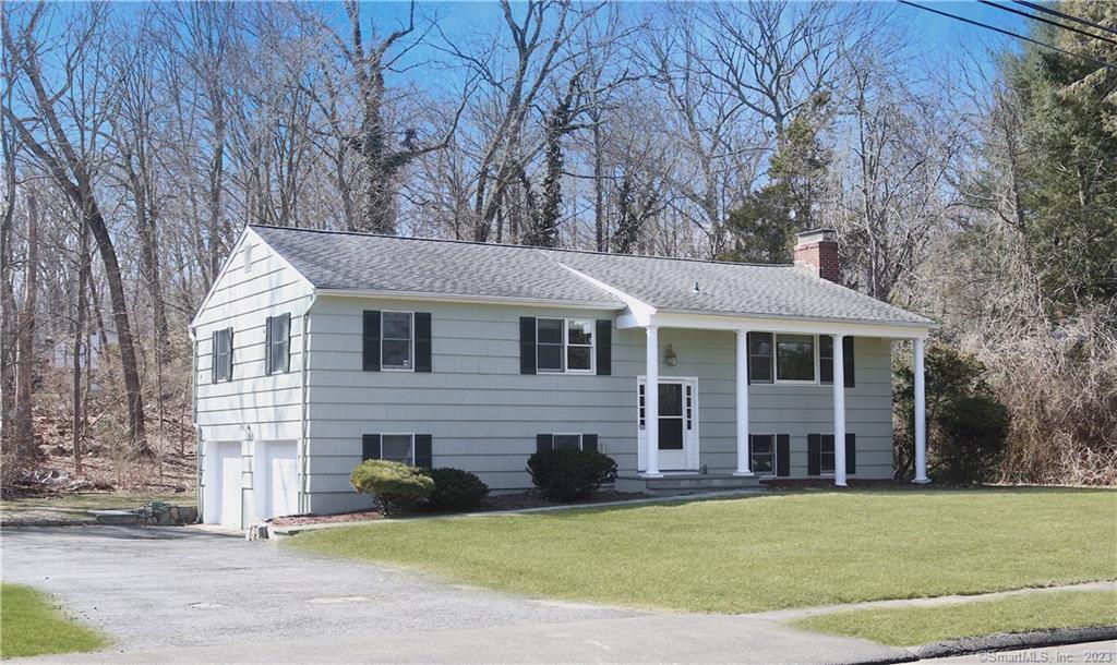 17 Cranbury Woods Road — photo 1