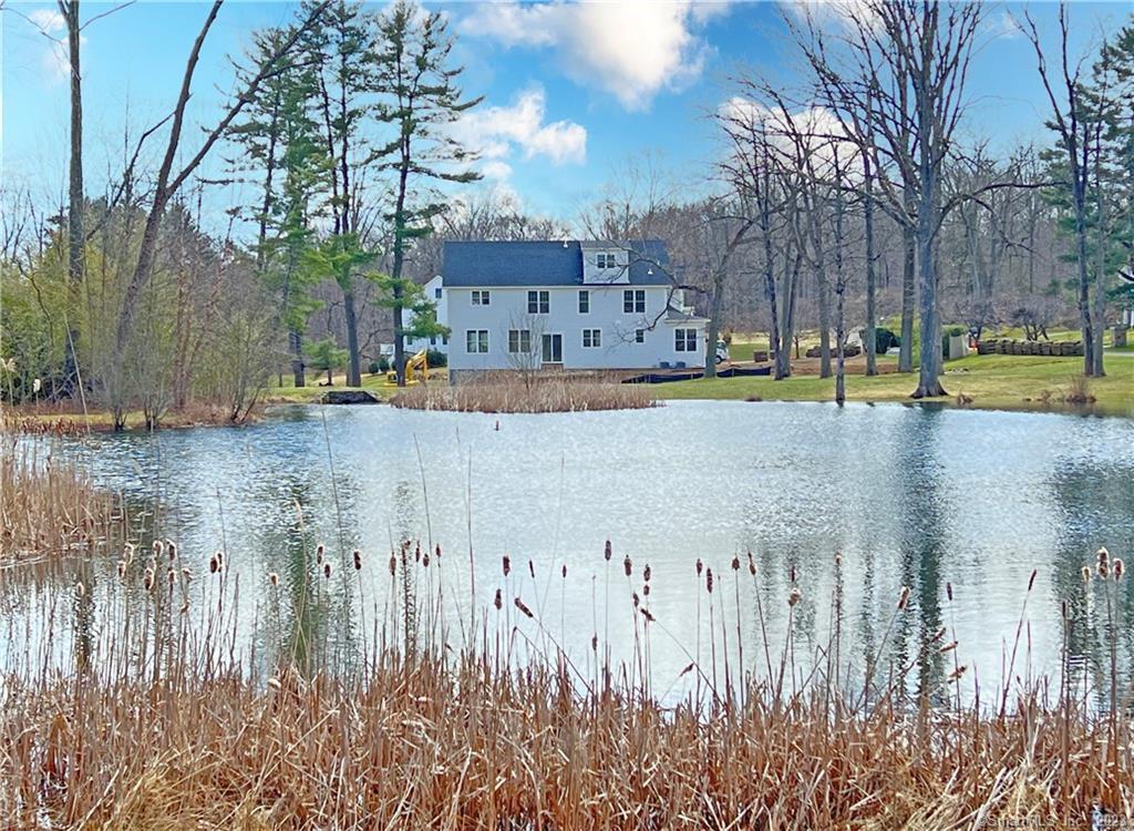 3 Lake Windermere Drive, Unit 4 — exterior photo