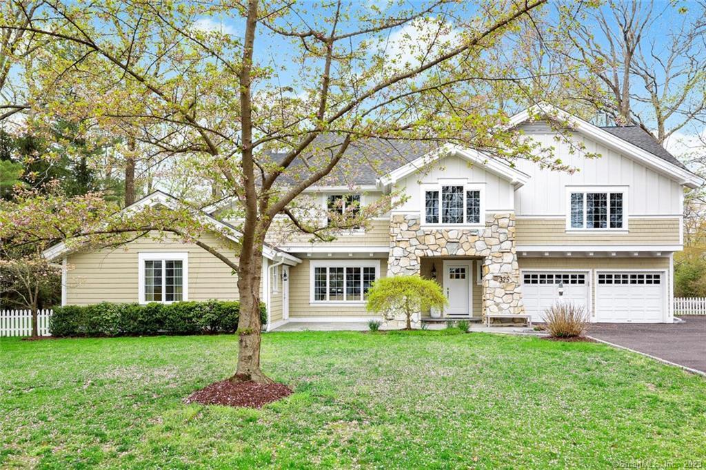 325 Noroton Avenue — exterior photo