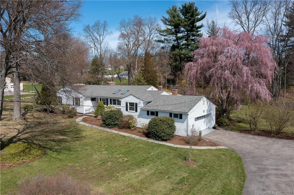 74 Jeanne Court — exterior photo