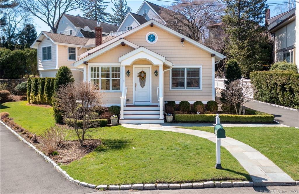 397 Davis Avenue — exterior photo
