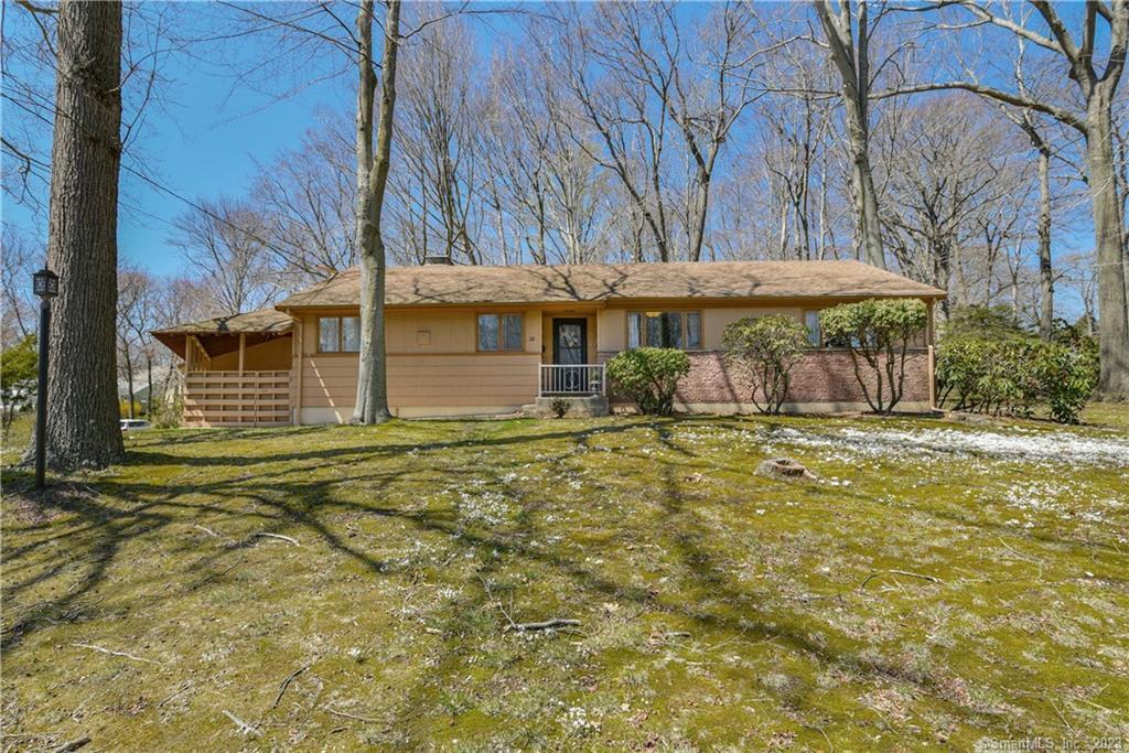 28 Evergreen Lane — photo 1