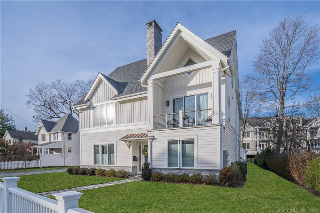 72 East Avenue, Unit Penthouse — exterior photo