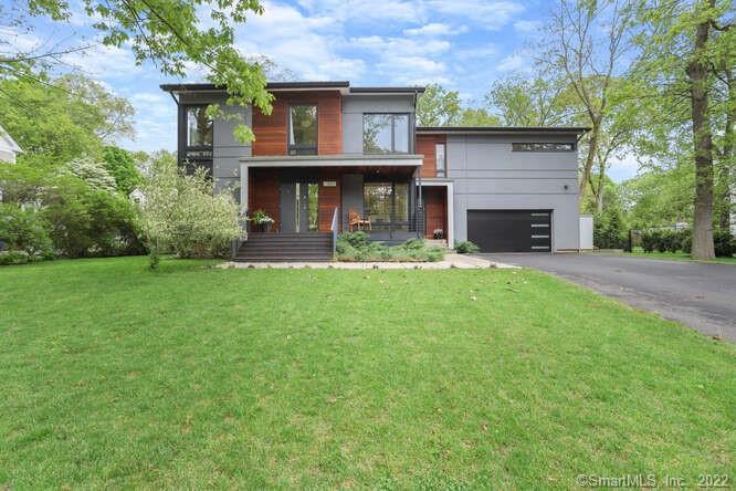 657 Winnepoge Drive — exterior photo