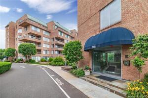 98 Southfield Avenue, Unit 301