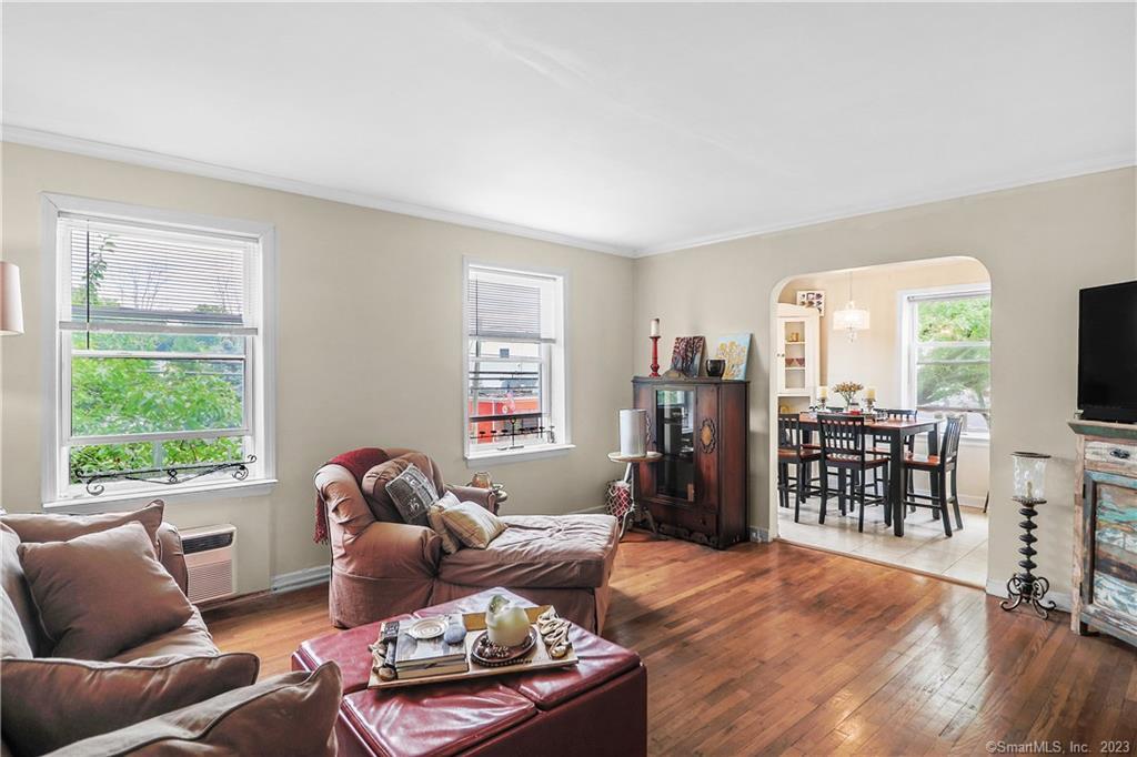 108 Woodside Green, Unit 2B — exterior photo