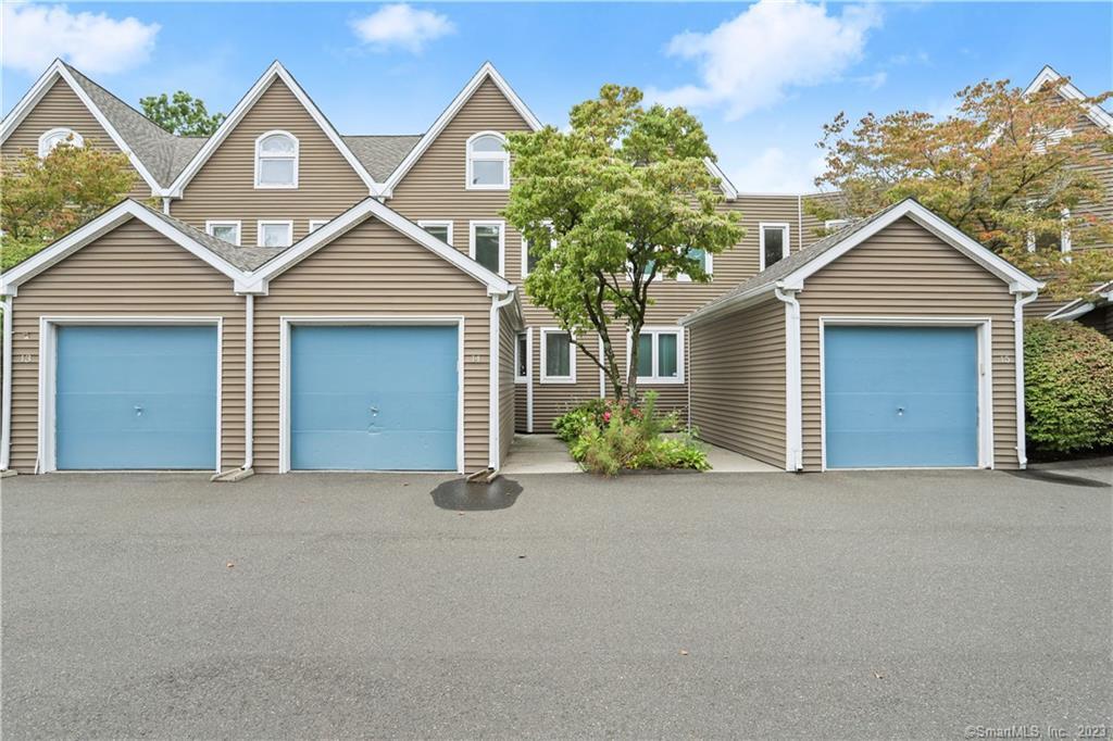 566 Newfield Avenue, Unit 14 — exterior photo