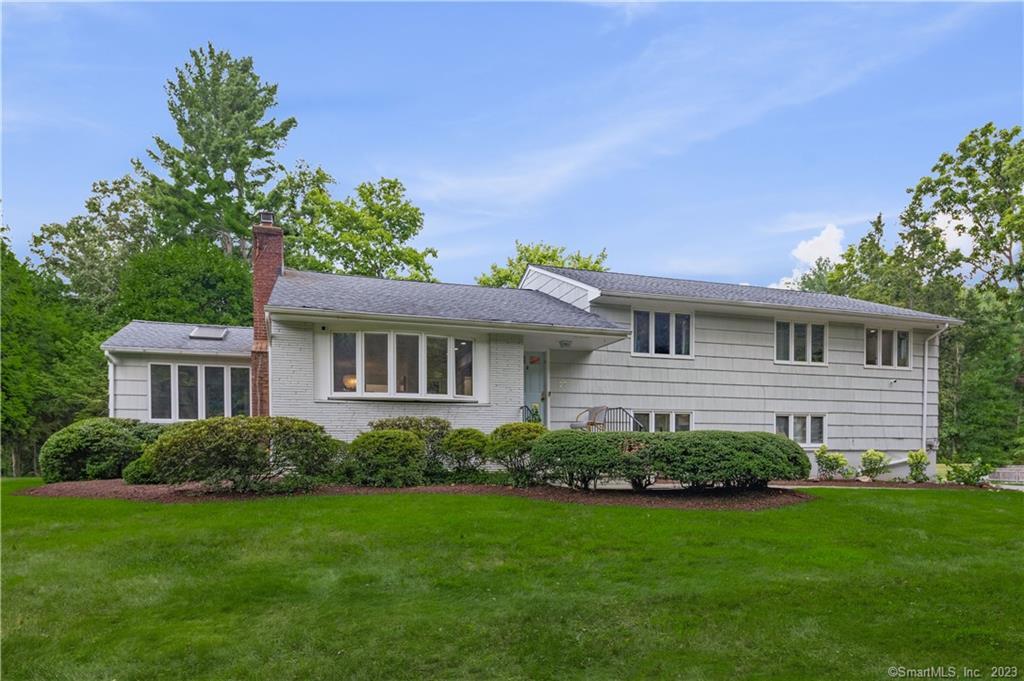 27 Warnock Drive — exterior photo