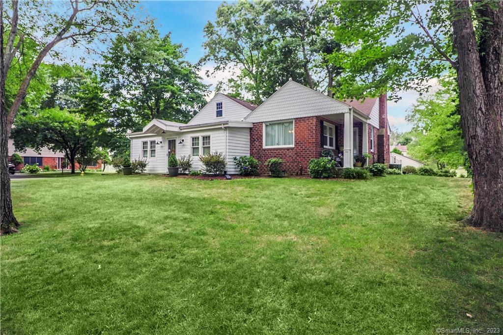40 Meredith Lane — exterior photo