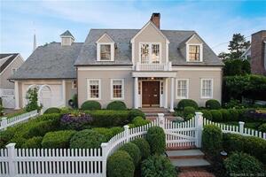 6 Colonial Court