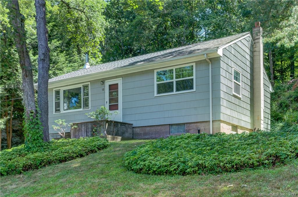 18 Mountain View Drive — exterior photo