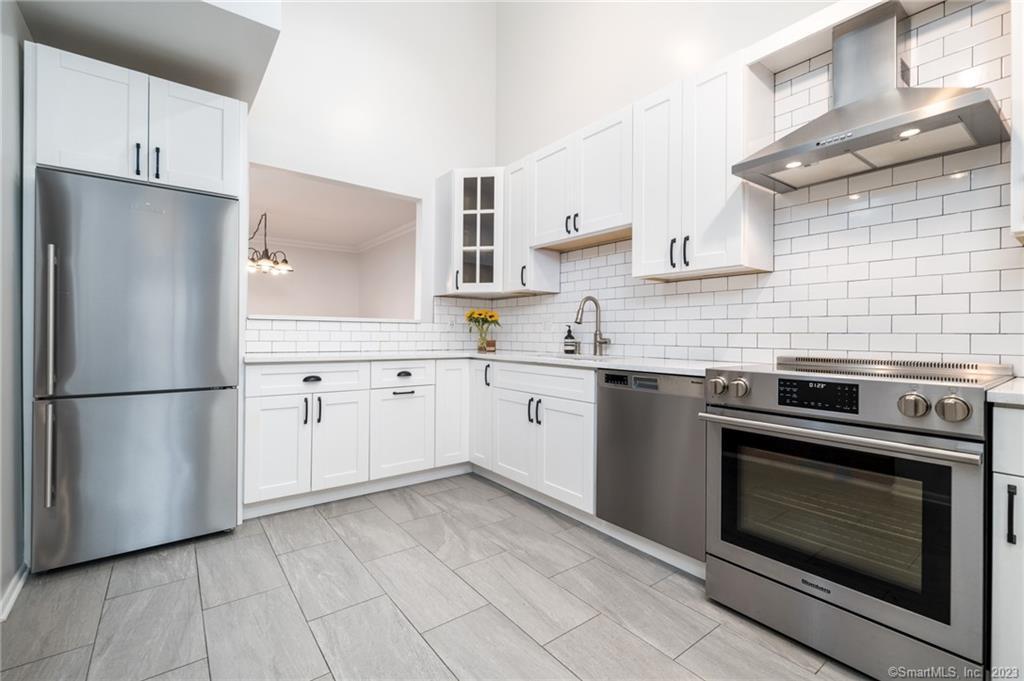 2289 Bedford Street, Unit D13 — exterior photo