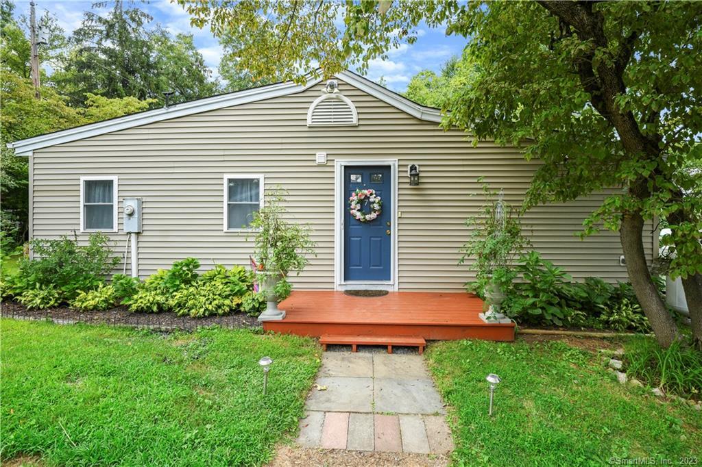 7 Round Hill Road — exterior photo
