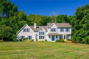 8 Hedge Meadow Lane