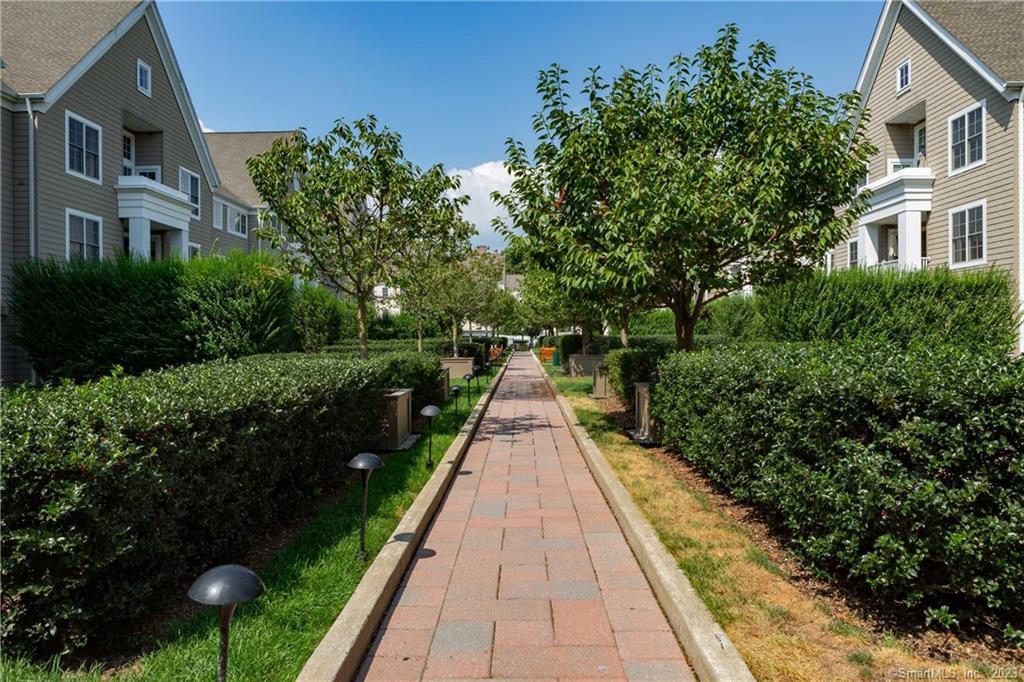 77 Havemeyer Lane, Unit 311 — exterior photo