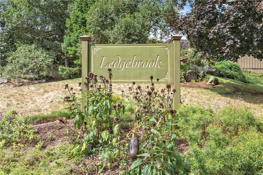 102 Ledgebrook Drive — exterior photo