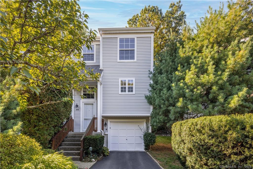 201 Foxboro Drive, Unit 201 — exterior photo