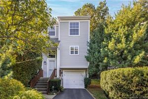 201 Foxboro Drive, Unit 201