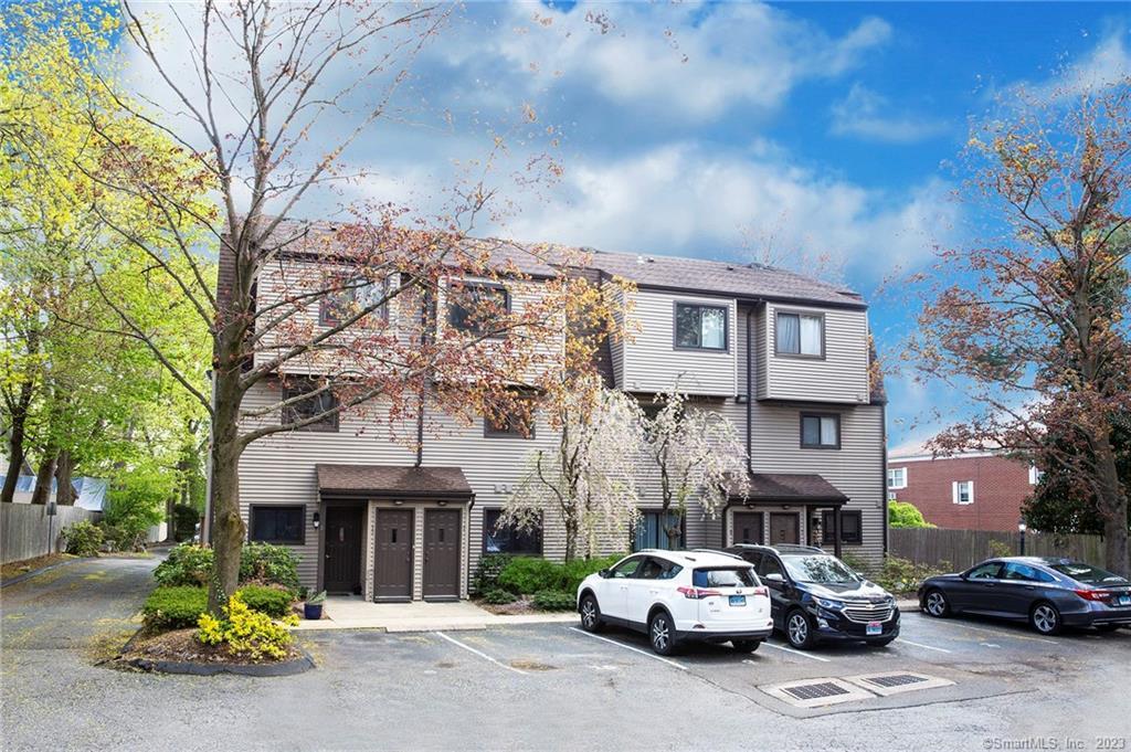 329 Strawberry Hill Avenue, Unit 9 — exterior photo