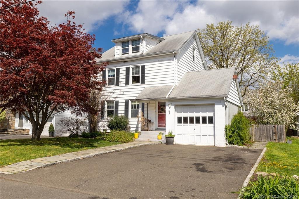 24 Russell Street — exterior photo