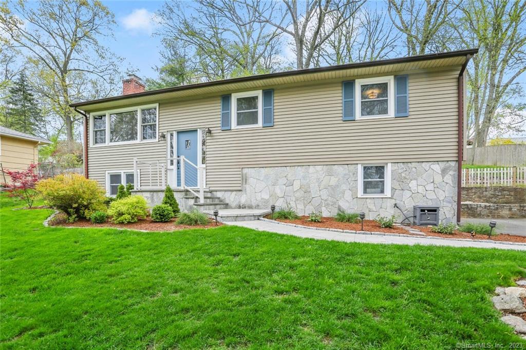20 Valley View Road — exterior photo