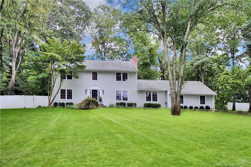 15 Wake Robin Road — exterior photo