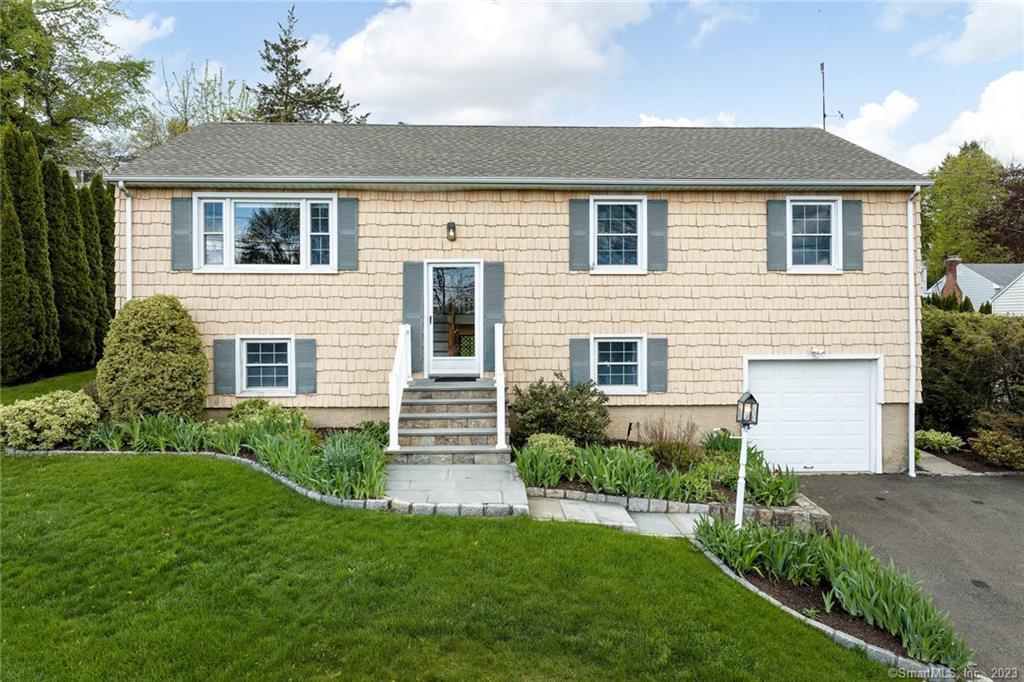 26 Cambridge Drive — exterior photo