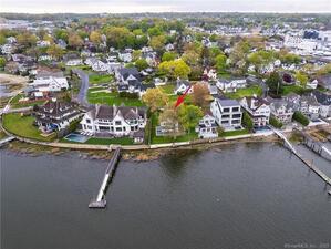 36 Shorefront Park