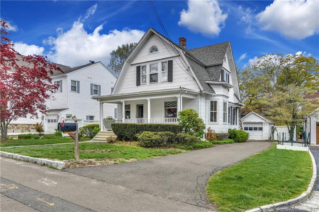 10 Green Avenue — exterior photo