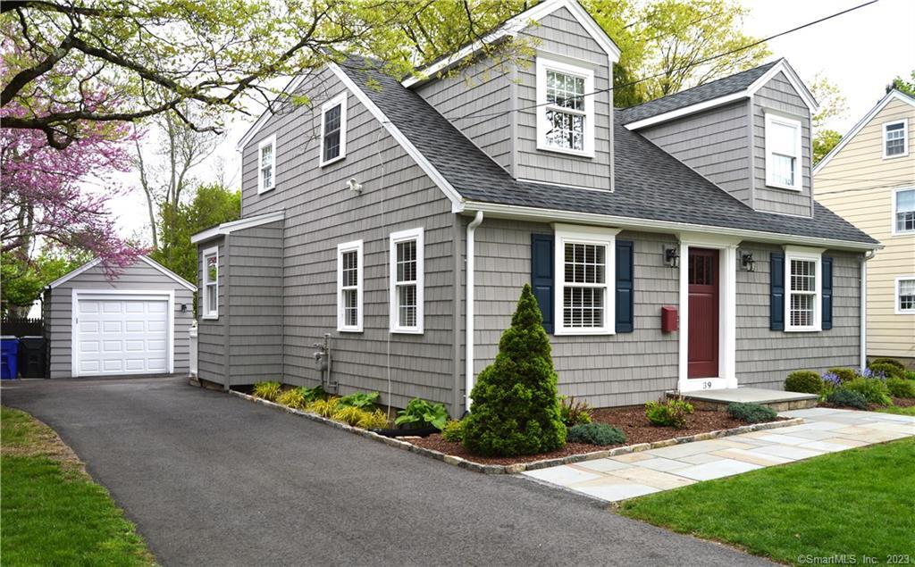 39 Green Acre Lane — exterior photo