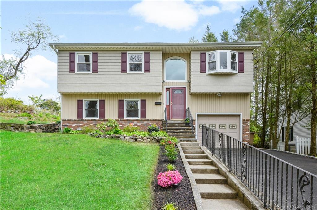 46 Glendale Circle — exterior photo