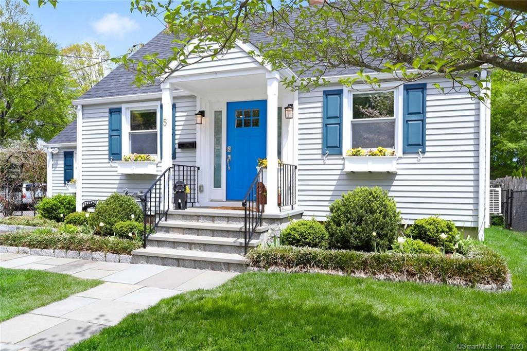 5 Bartlett Manor — exterior photo