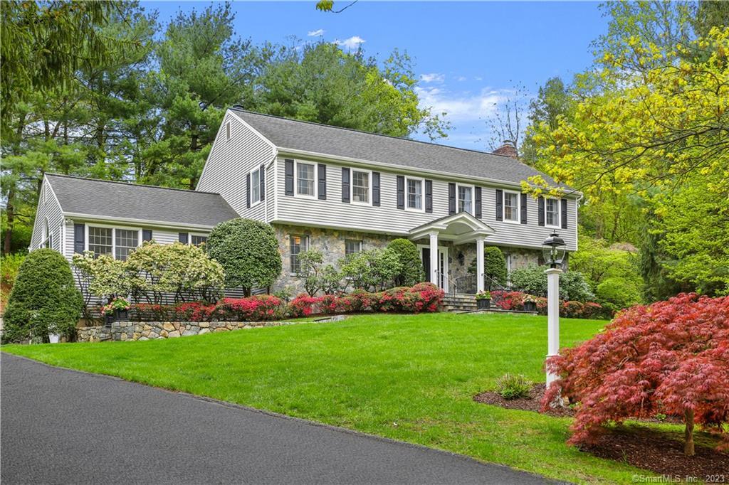 7 Buckingham Lane — exterior photo