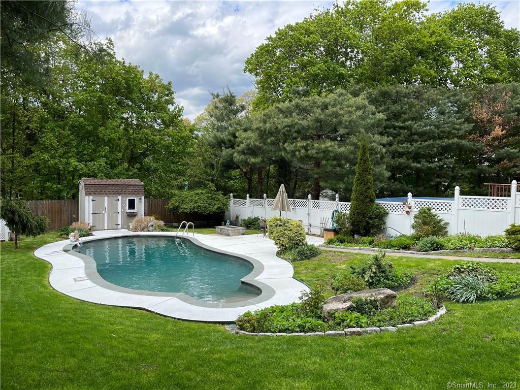 1 Waring Lane — exterior photo