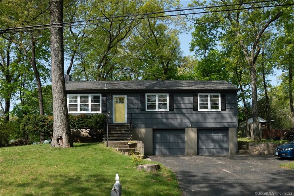 8 Jean Avenue — exterior photo