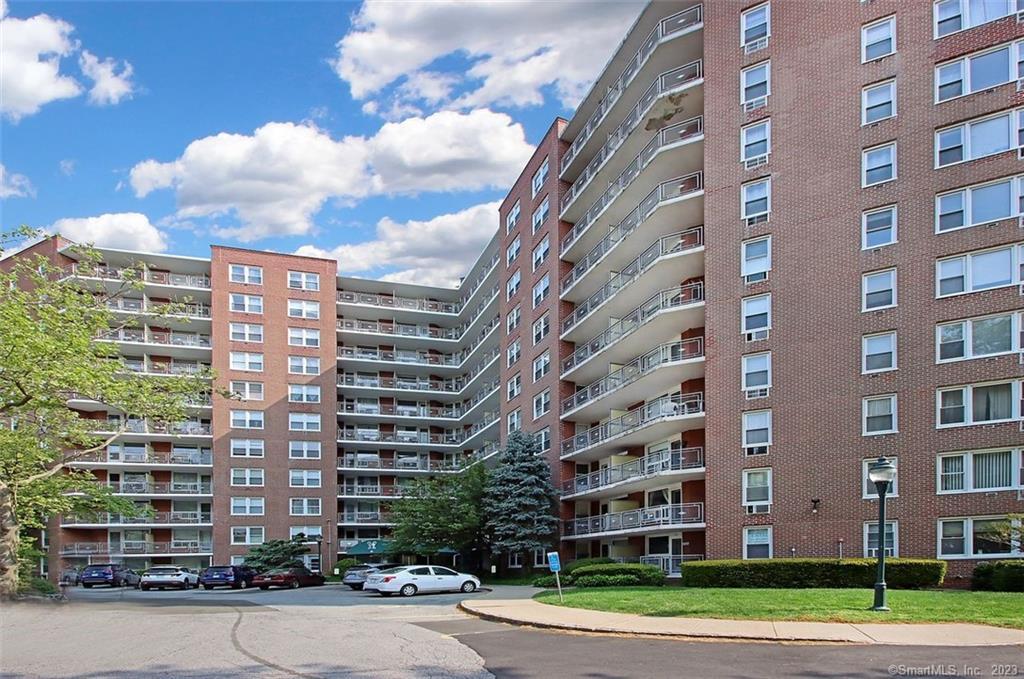 91 Strawberry Hill Avenue, Unit 931 — exterior photo